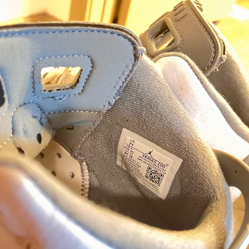 Jordan Kids Cool Gray and white Sneakers - Picture 4 of 5